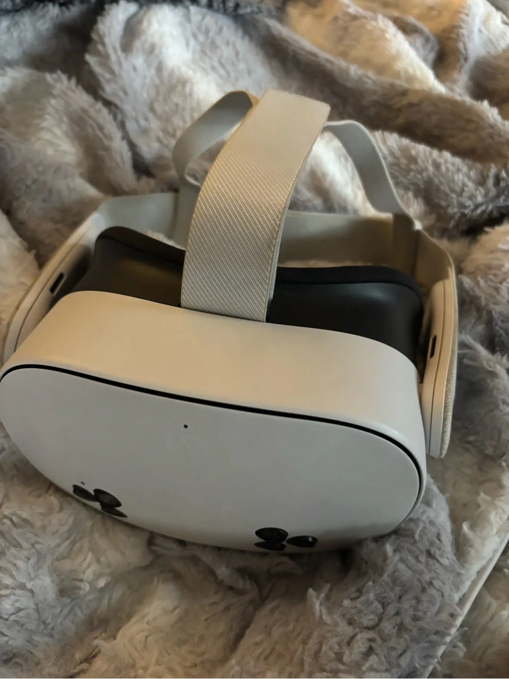 Meta Quest 3S White Standalone VR Headset with Black Accents and Controllers